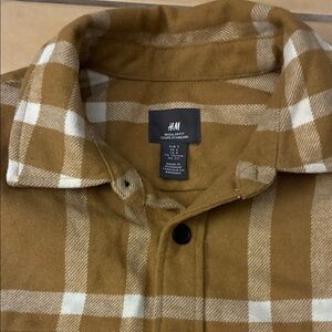 🔥5 for 20🔥 H&M Tan Checkered Button-Up Shirt S